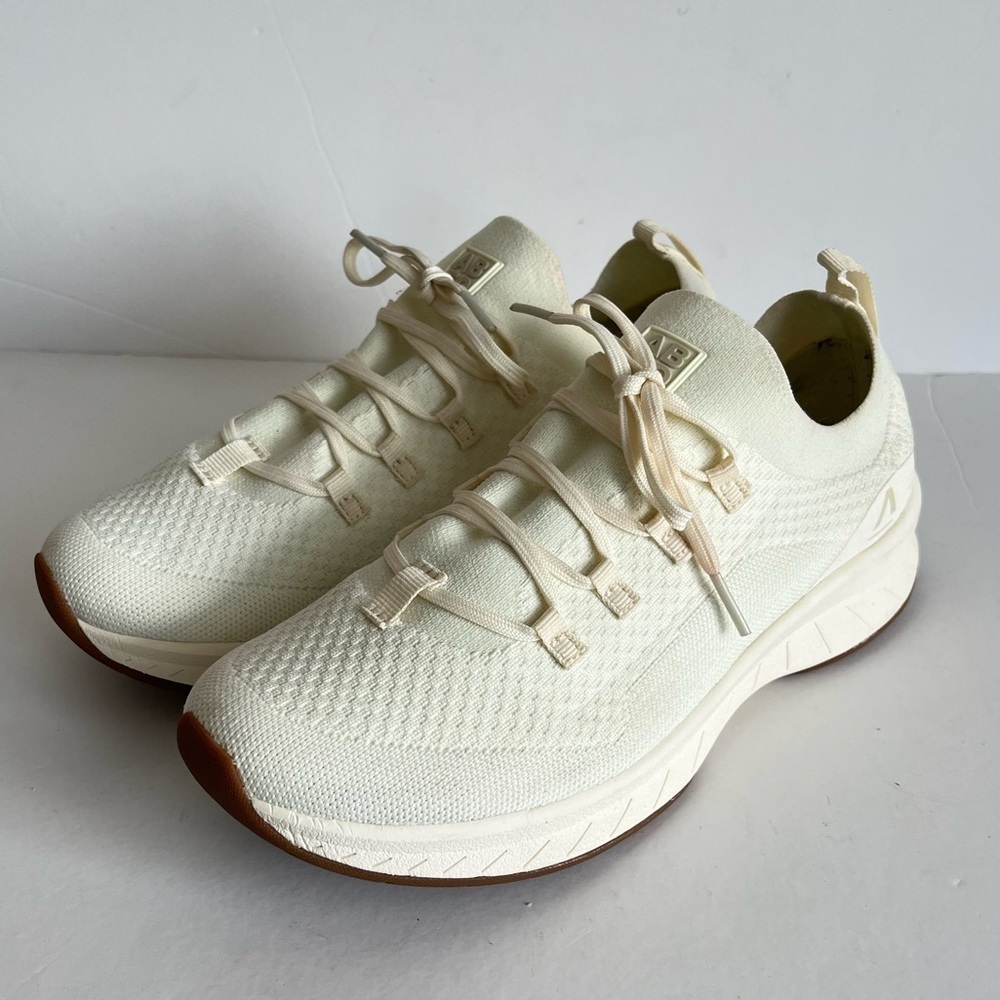 ABEO Layla Beige Slip On Lace Up Sneakers Size 8 Medium
